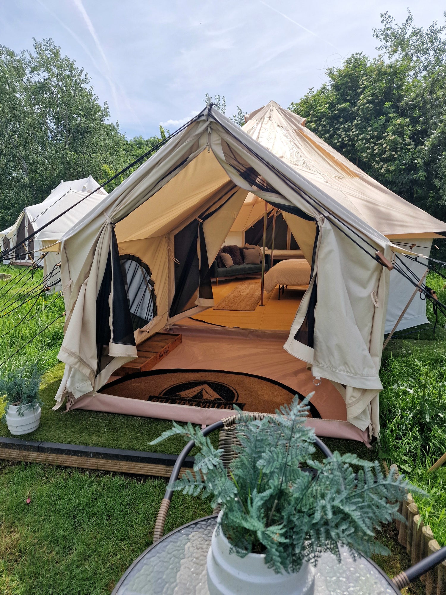 Meadow Bell Tent Stay – Bell Tent Village Parks